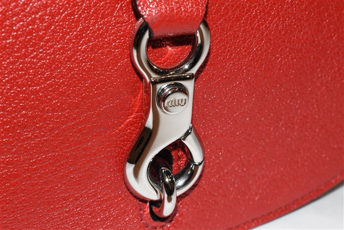 Lipstick Red Miu Miu Shoulder Bag, size M