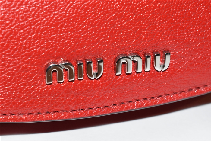 Lipstick Red Miu Miu Shoulder Bag, size M