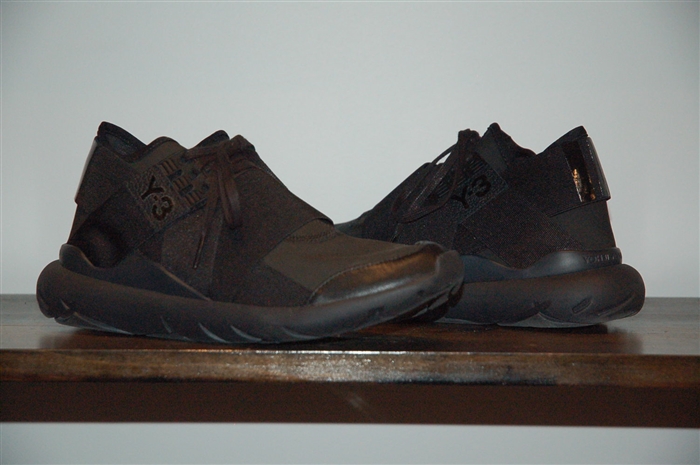 Basic Black Y-3 - Yohji Yamamoto Sneaker, size 8.5