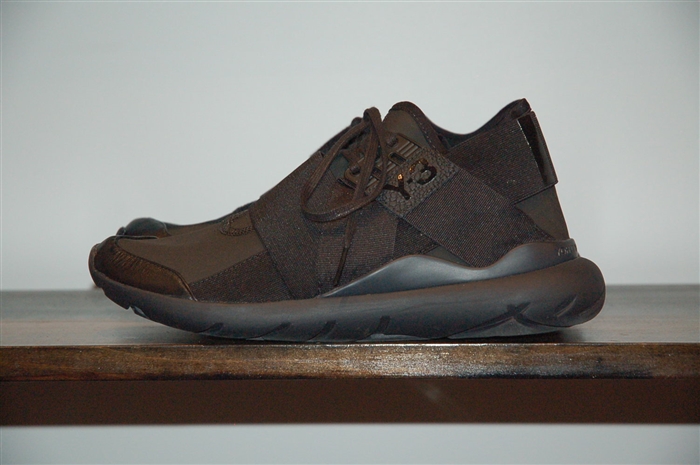 Basic Black Y-3 - Yohji Yamamoto Sneaker, size 8.5