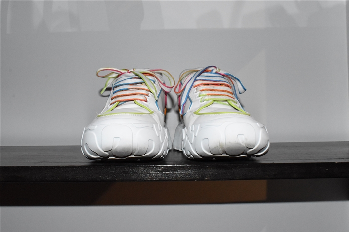 White Leather Alexander McQueen Sneaker, size 9