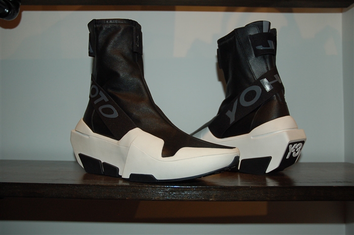 Black & White Y-3 - Yohji Yamamoto Boots, size 8