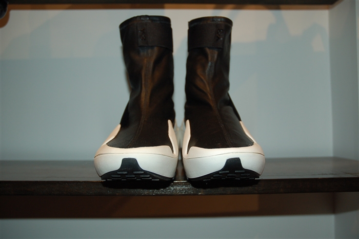 Black & White Y-3 - Yohji Yamamoto Boots, size 8