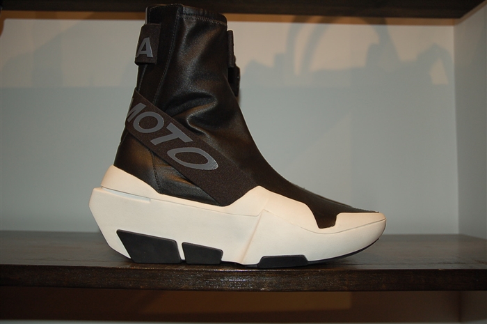 Black & White Y-3 - Yohji Yamamoto Boots, size 8