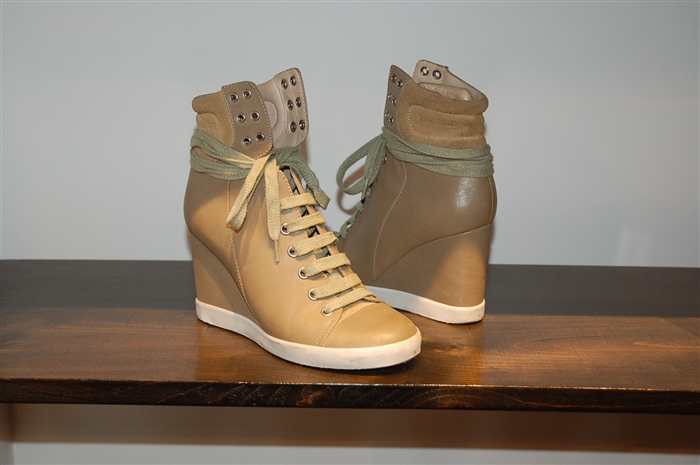 Toffee See by Chloe Sneaker Wedge, size 6.5