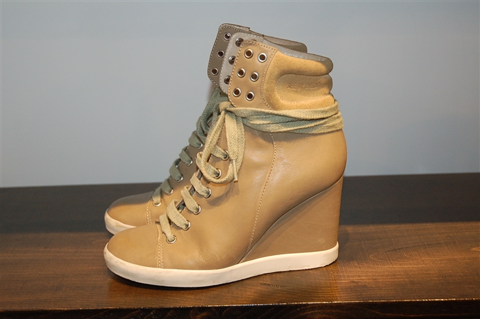 Toffee See by Chloe Sneaker Wedge, size 6.5