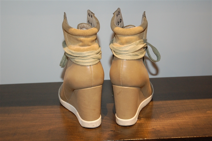 Toffee See by Chloe Sneaker Wedge, size 6.5