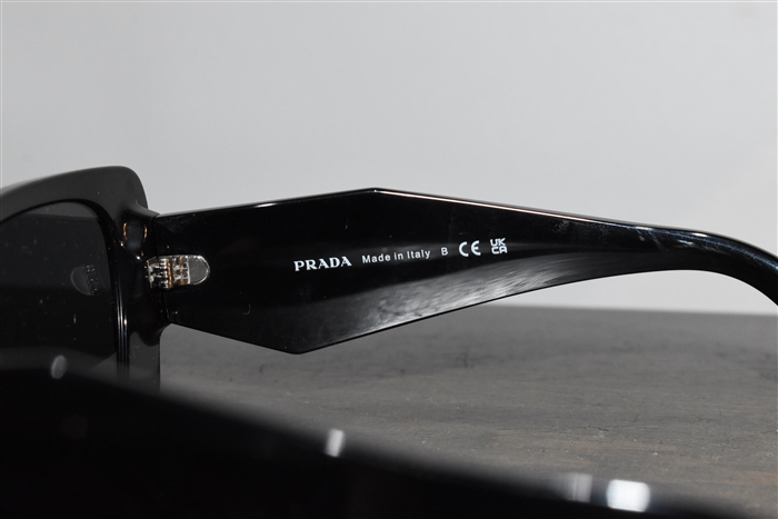 Shiny Black Prada Sunglasses, size O/S