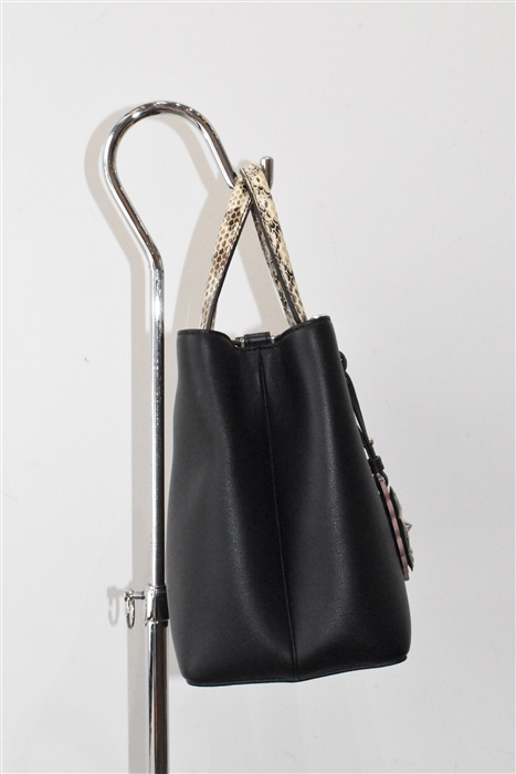 Black Leather Fendi Handbag, size S