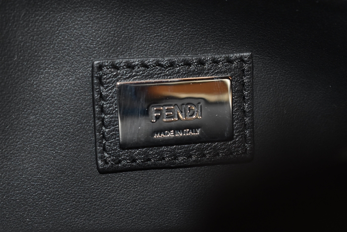 Black Leather Fendi Handbag, size S