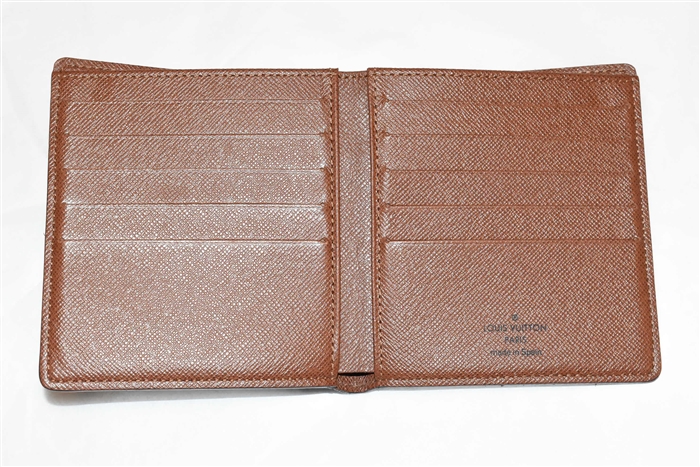 Monogram Louis Vuitton Wallet, size O/S