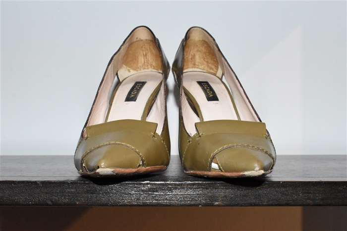 Olive Escada Pumps, size 6