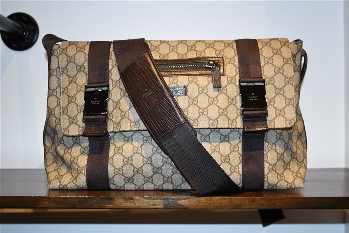 Monogram Gucci Messenger, size M