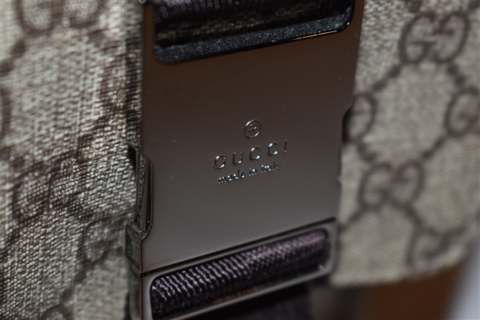 Monogram Gucci Messenger, size M