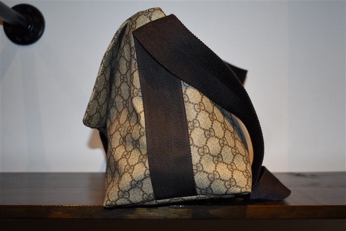 Monogram Gucci Messenger, size M