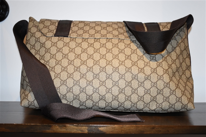 Monogram Gucci Messenger, size M