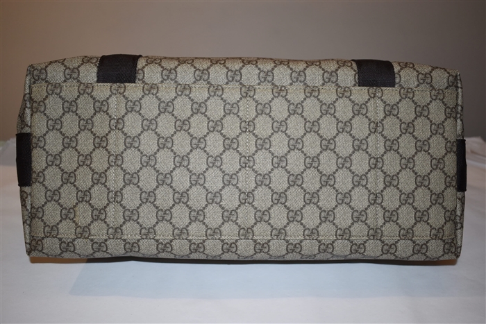 Monogram Gucci Messenger, size M