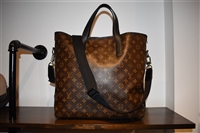 Monogram Louis Vuitton Tote, size L