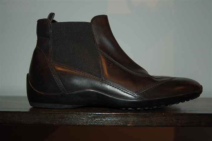 Black Leather Tod's Chelsea Boots, size 8