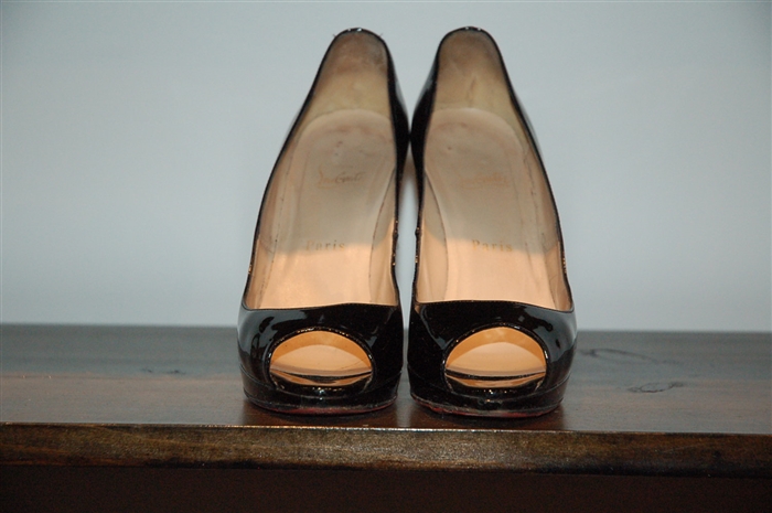 Black Patent Christian Louboutin Peep-Toe, size 8