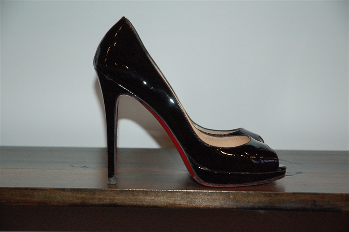 Black Patent Christian Louboutin Peep-Toe, size 8
