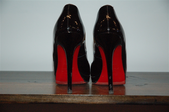Black Patent Christian Louboutin Peep-Toe, size 8
