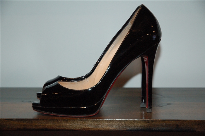 Black Patent Christian Louboutin Peep-Toe, size 8