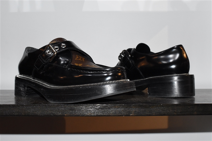 Black Leather Louis Vuitton Loafer, size 9