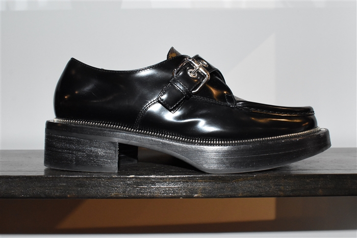 Black Leather Louis Vuitton Loafer, size 9