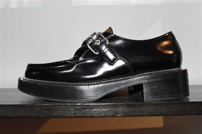 Black Leather Louis Vuitton Loafer, size 9