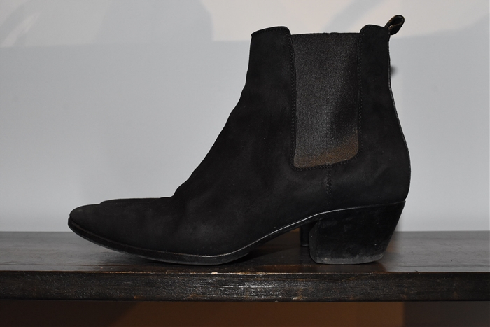Black Leather Saint Laurent Chelsea Boots, size 8