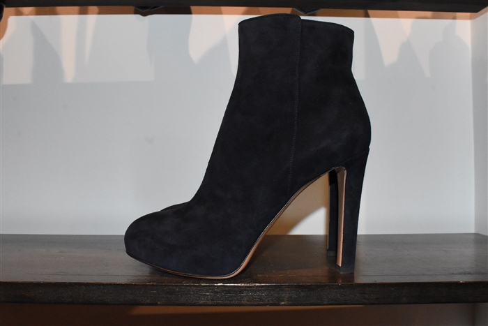 Navy Gianvito Rossi Ankle Boots, size 9.5