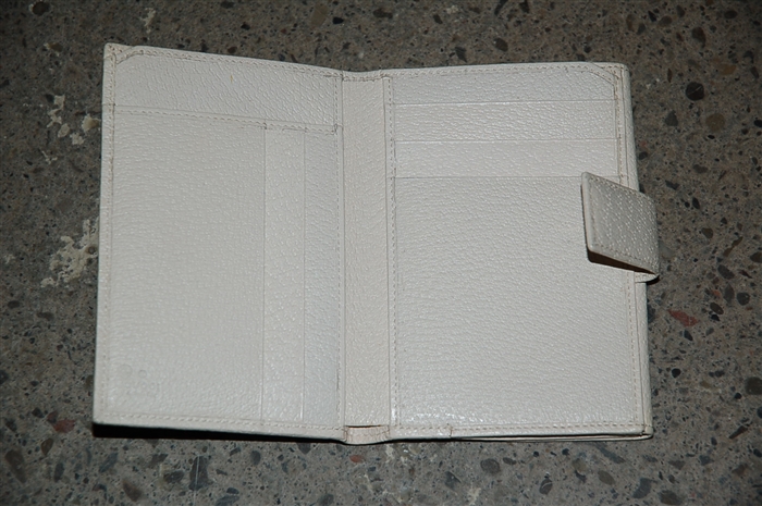Ivory & Teal Gucci Wallet, size O/S
