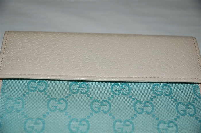 Ivory & Teal Gucci Wallet, size O/S