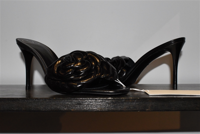 Black Leather Valentino Sandal, size 9.5