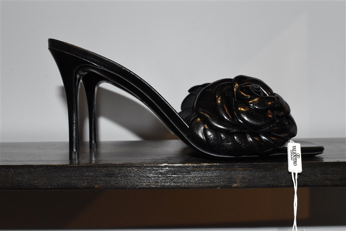 Black Leather Valentino Sandal, size 9.5