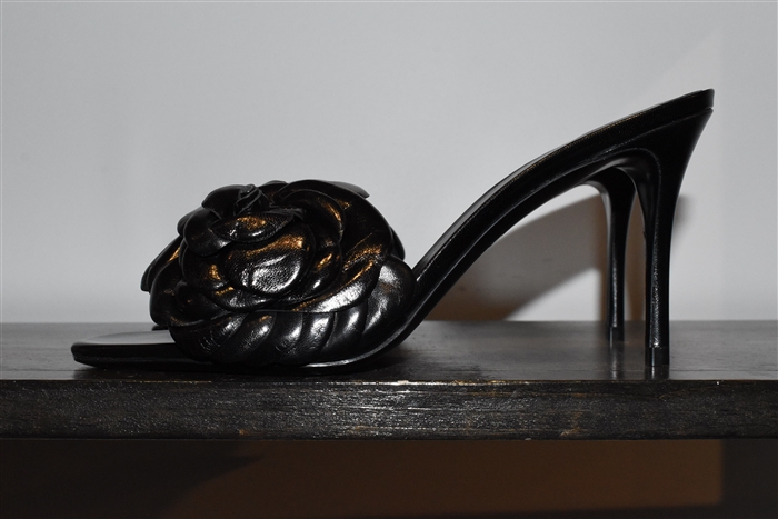 Black Leather Valentino Sandal, size 9.5