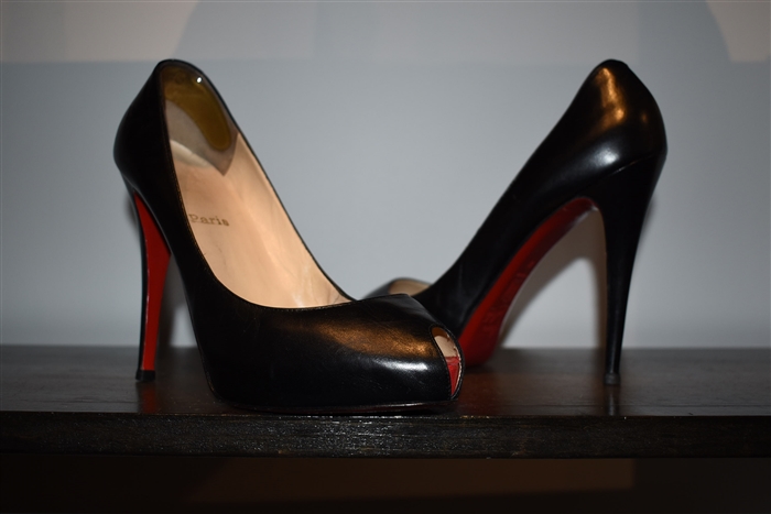 Black Leather Christian Louboutin Peep-Toe, size 11