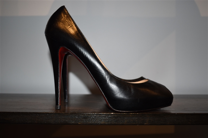 Black Leather Christian Louboutin Peep-Toe, size 11