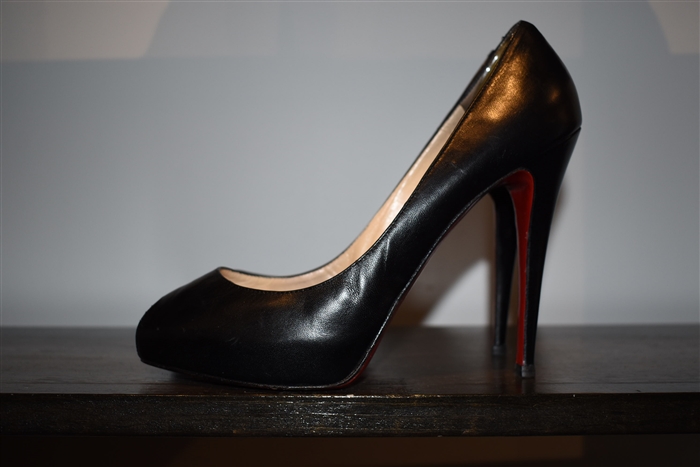 Black Leather Christian Louboutin Peep-Toe, size 11