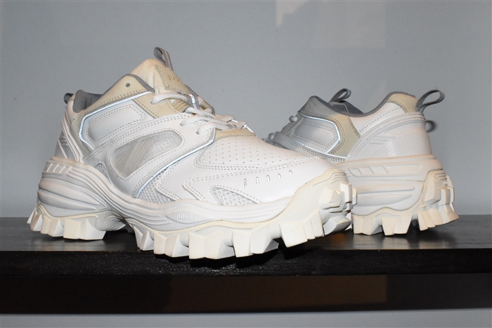 White Leather Juun J Sneaker, size 9