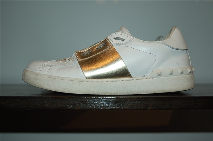 White Leather Valentino Sneaker, size 8