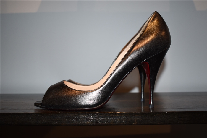 Pewter Christian Louboutin Peep-Toe, size 10