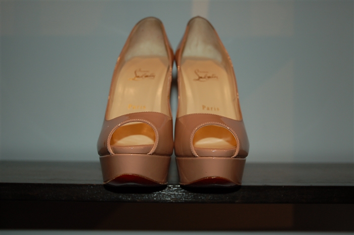 Nude Christian Louboutin Peep-Toe, size 9