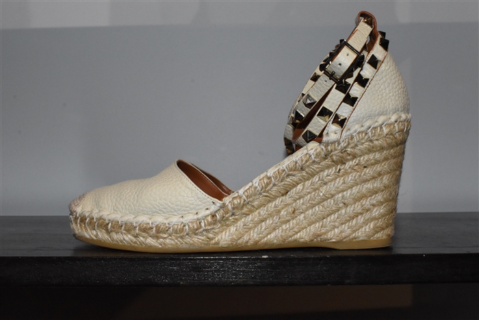 Cream Valentino Wedge, size 8