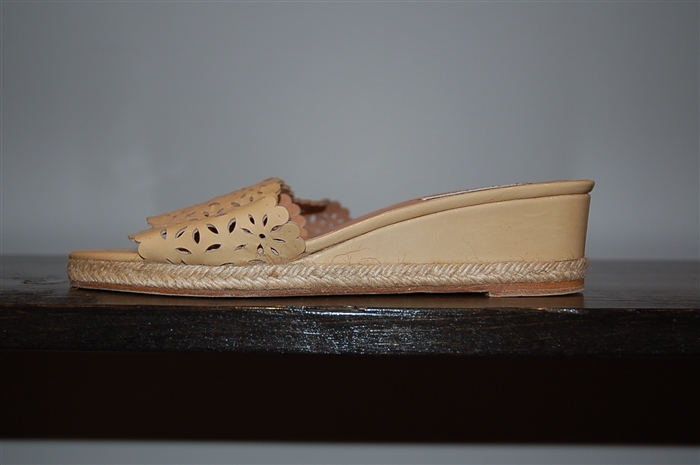 Beige Oscar de la Renta Sandal, size 8