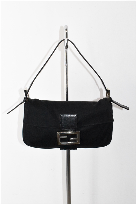 Basic Black Fendi Shoulder Bag, size S