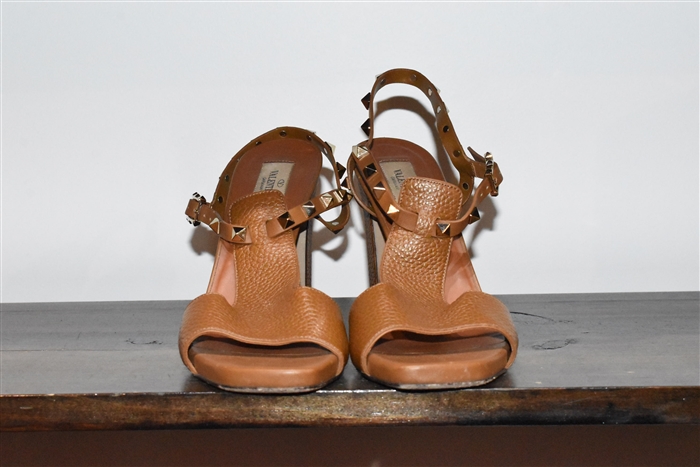 Walnut Valentino Sandals, size 9