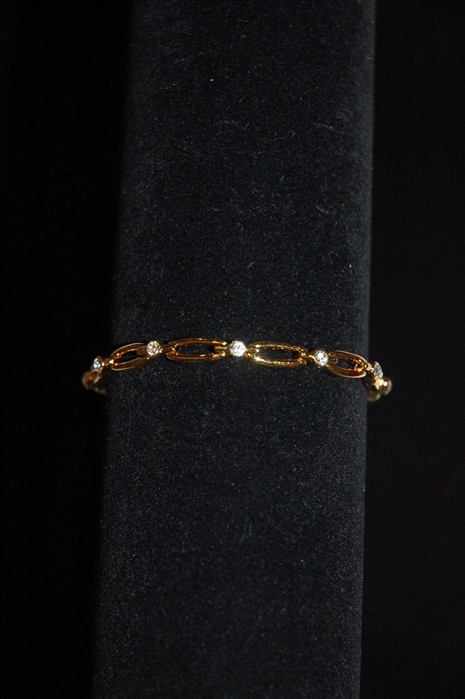 Gold Nina Ricci Bracelet, size O/S