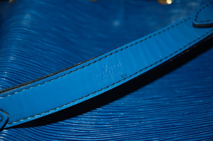 Toledo Blue Louis Vuitton Bucket Bag, size L